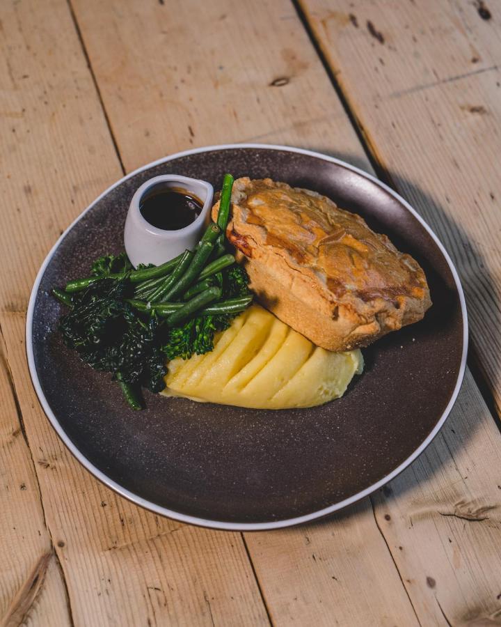 The Sun Inn At Hook Norton Экстерьер фото
